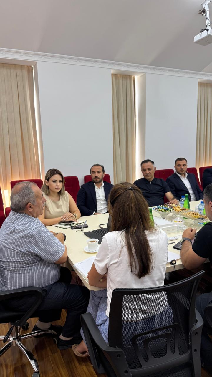 1 iyul 2025-ci il tarixində Azərbaycan Qiymətləndiricilər Palatası (AQP) və Azərbaycan Banklar Assosiasiyasının (ABA) ekspertlərindən ibarət yaradılmış İşçi Qrupunun ilk iclası keçirilmişdir.